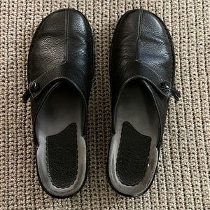 Women Size 9 Clark’s Slip-on